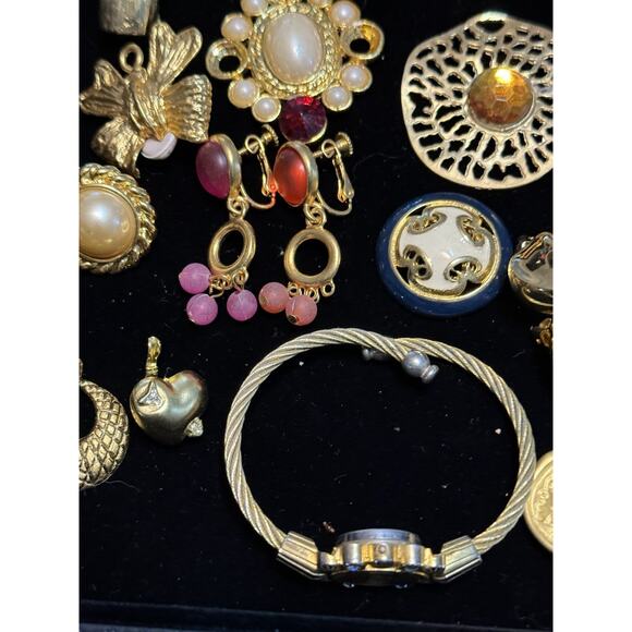 2 lb 4 oz Vintage Craft Jewelry Lot Gold Tone India Parts Beads Wings and Repair - Picture 12 of 16